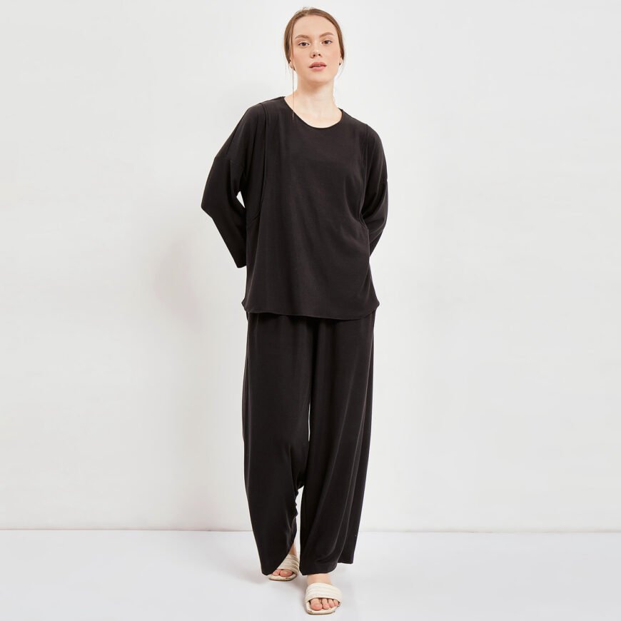 Yumna Black